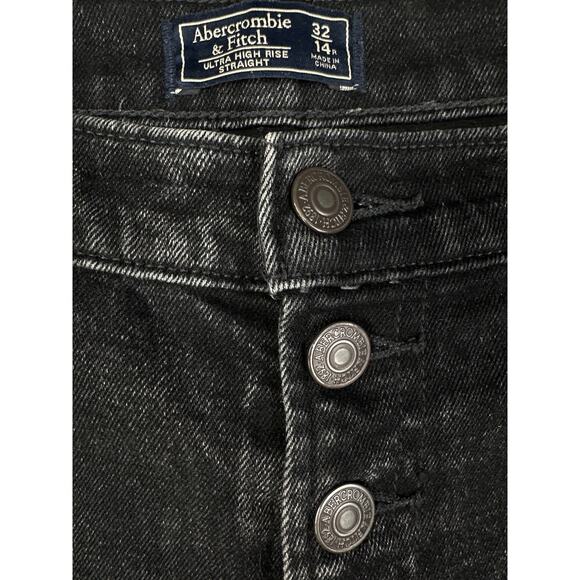 Abercrombie & Fitch - Ultra High Rise Straight Leg Jeans in Faded Black - Picture 3 of 4